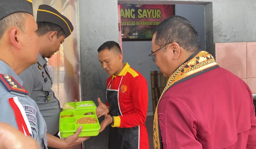 Kunjungan Kerja, Stafsus Menkumham Apresiasi Pengelolaan Makanan di Lapas Narkotika Lampung