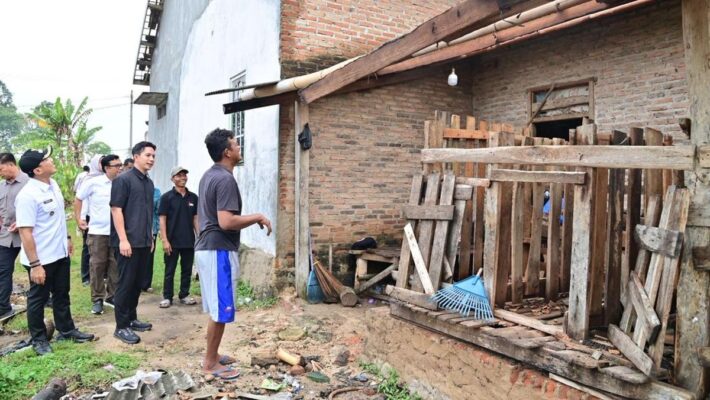 Bupati Egi Tinjau Lokasi Puting Beliung di Candipuro, Pastikan Penanganan Cepat dan Terkoordinasi